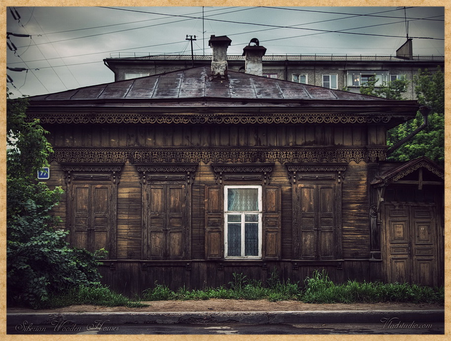 Старый домик стоял на самом. Дом купца Сахарова Воронеж. Старинный Сибирский дом. Старый дом. Старый деревянный дом.